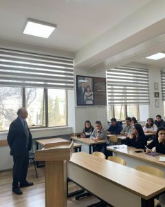 Toyota Bakı Mərkəzi “Let’s Go Beyond” konsepsiyası çərçivəsində Bakı Dövlət Universitetində tanışlıq seminarı keçirib